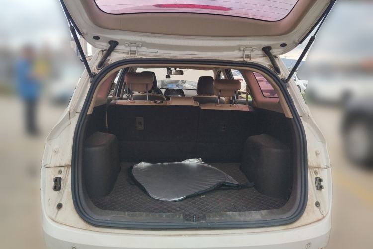 Used Baojun 310W 2017 1.5L Manual Fashion Edition China VI Trunk