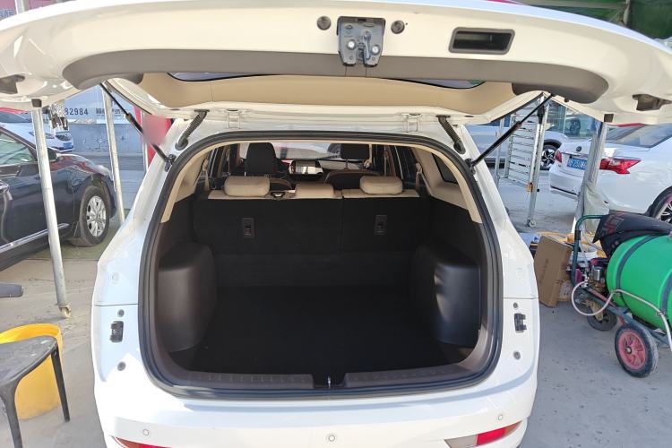Used Baojun 310W 2017 1.5L Manual Fashion Model China V Trunk