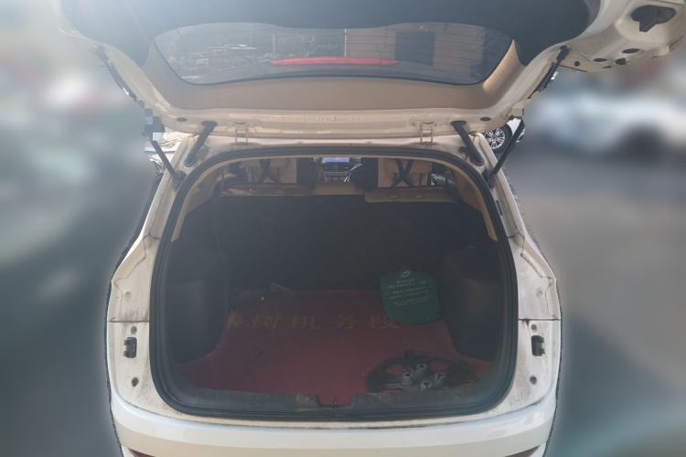 Used Baojun 310W 2017 1.5L Manual Comfort Version China VI Emission Standard Trunk