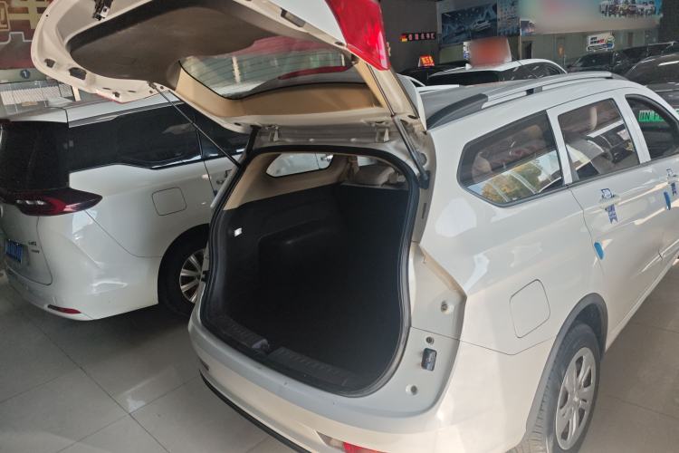 Used Baojun 310W 2017 1.5L Manual Comfort Version China VI Emission Standard Trunk