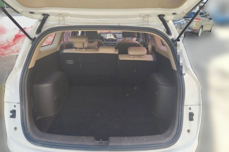 Used Baojun 310W 2017 1.5L Manual Fashion Model China V Trunk
