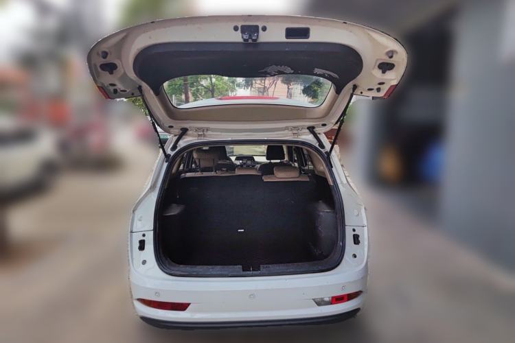 Used Baojun 310W 2017 1.5L Manual Fashion Model China V Trunk