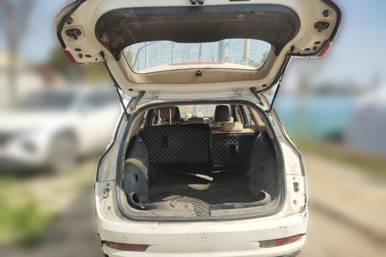 Used Baojun 310W 2017 1.5L Manual Fashion Model China V Trunk