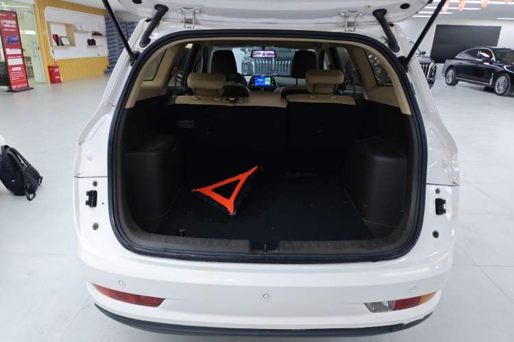 Used Baojun 310W 2017 1.5L Manual Fashion Edition China VI Trunk