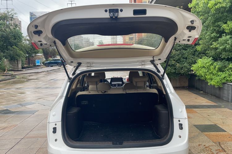 Used Baojun 310W 2017 1.5L Manual Comfort Version China VI Emission Standard Trunk