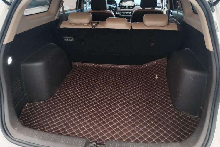 Used Baojun 310W 2017 1.5L Manual Luxury Edition China V Trunk