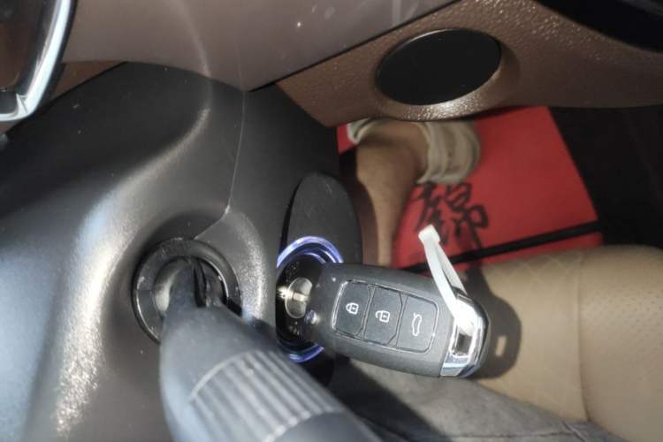 Used Baojun 310W 2017 1.5L Manual Fashion Model China V Vehicle Key