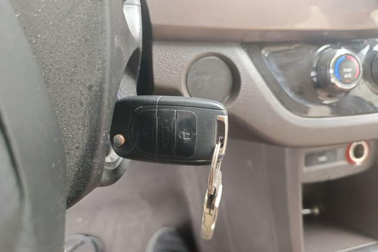 Used Baojun 310W 2017 1.5L Manual Fashion Model China V Vehicle Key