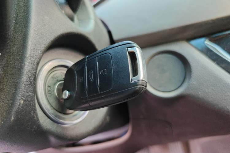 Used Baojun 310W 2017 1.5L Manual Fashion Model China V Vehicle Key