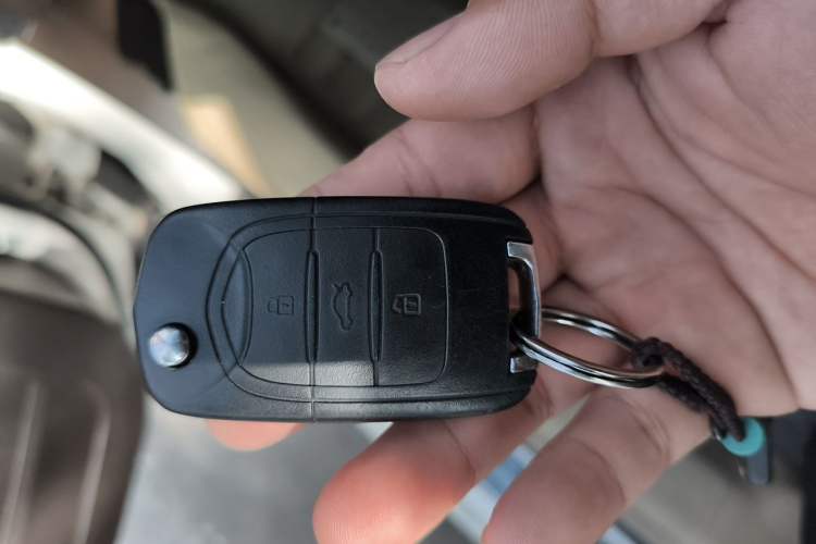 Used Baojun 310W 2017 1.5L Manual Fashion Model China V Vehicle Key