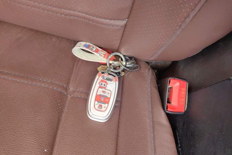 Used Baojun 310W 2017 1.5L Manual Fashion Model China V Vehicle Key