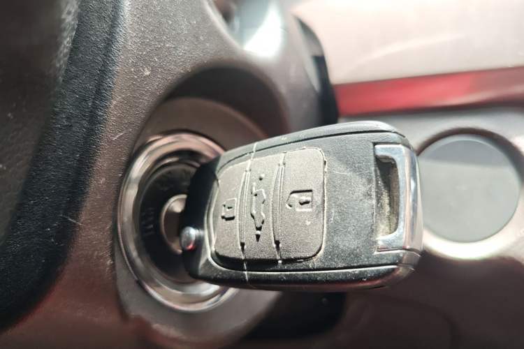Used Baojun 310W 2017 1.5L Manual Fashion Model China V Vehicle Key