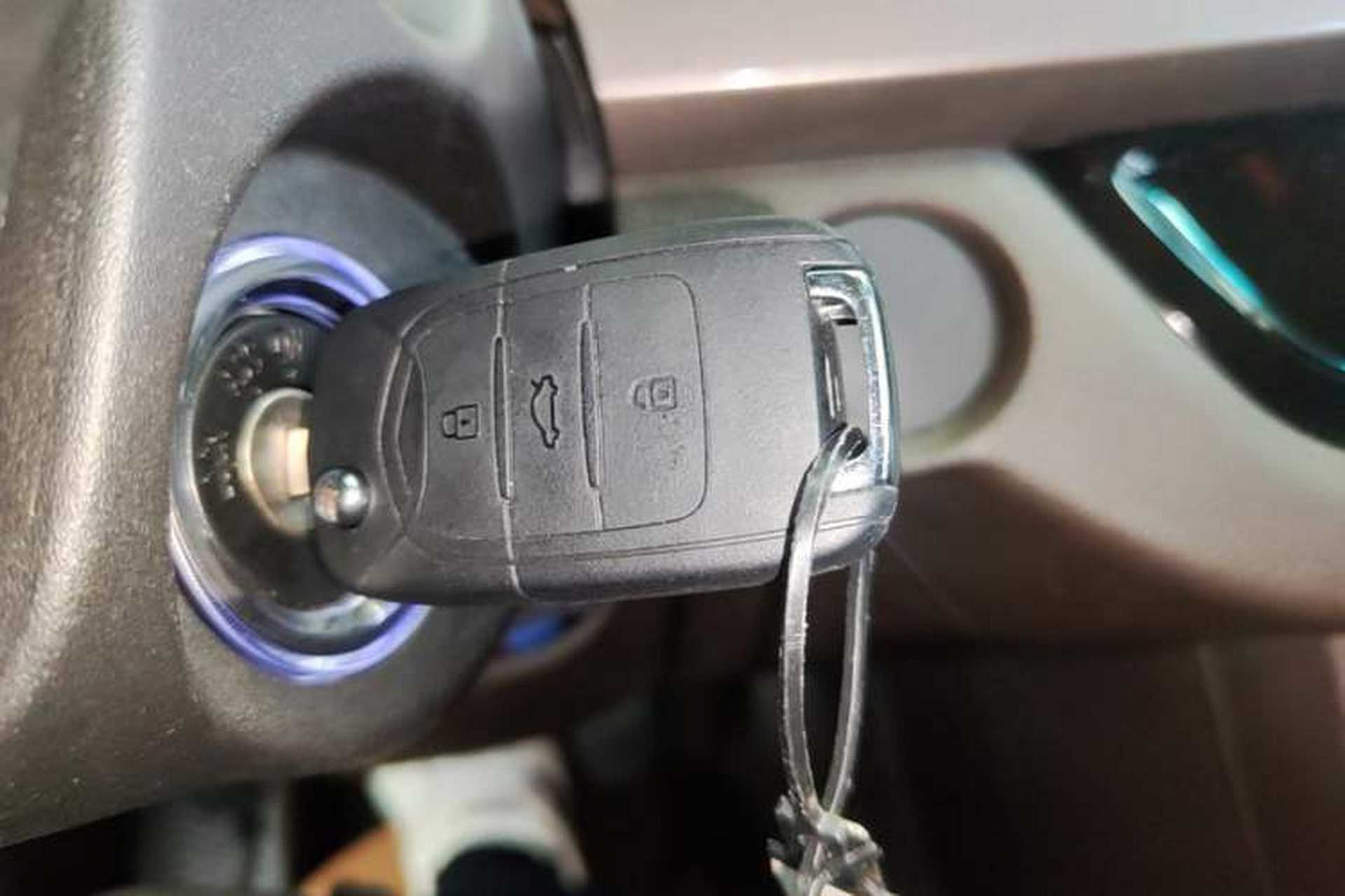 Used Baojun 310W 2017 1.5L Manual Fashion Model China V Vehicle Key