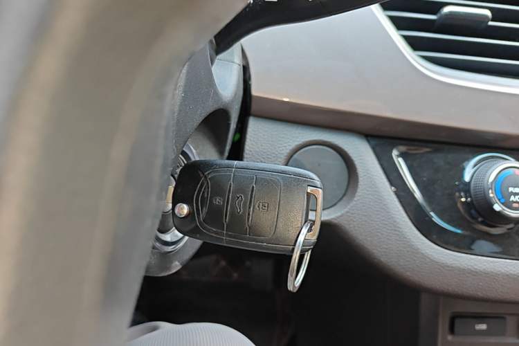 Used Baojun 310W 2017 1.5L Manual Fashion Model China V Vehicle Key
