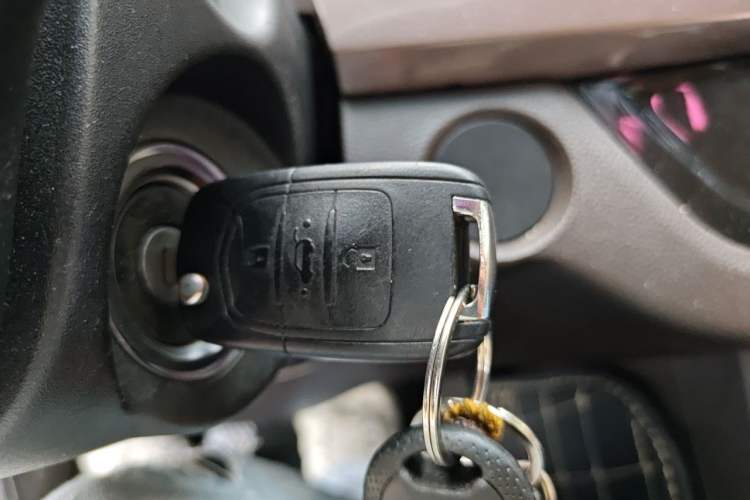 Used Baojun 310W 2017 1.5L Manual Fashion Model China V Vehicle Key