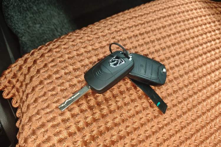Used Baojun 310W 2017 1.5L Manual Fashion Model China V Vehicle Key