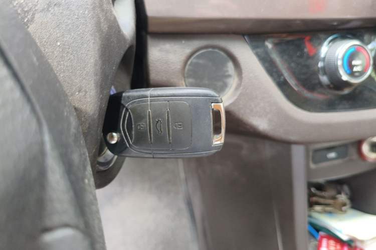 Used Baojun 310W 2017 1.5L Manual Fashion Model China V Vehicle Key