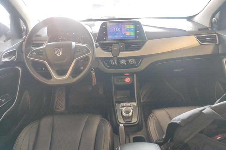 Used Baojun 310W 2018 1.5L Automatic Fashion Version China V Emission Standard Center Console