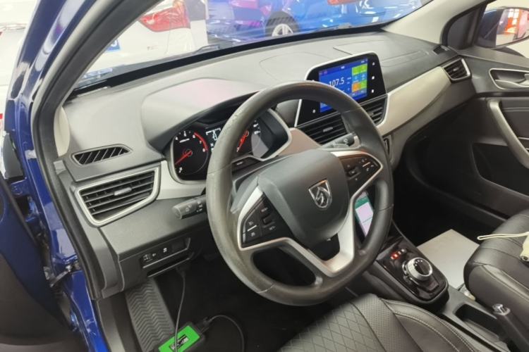 Used Baojun 310W 2018 1.5L Automatic Fashion Version China V Emission Standard Center Console