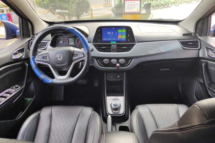 Used Baojun 310W 2018 1.5L Automatic Luxury Version China V Center Console