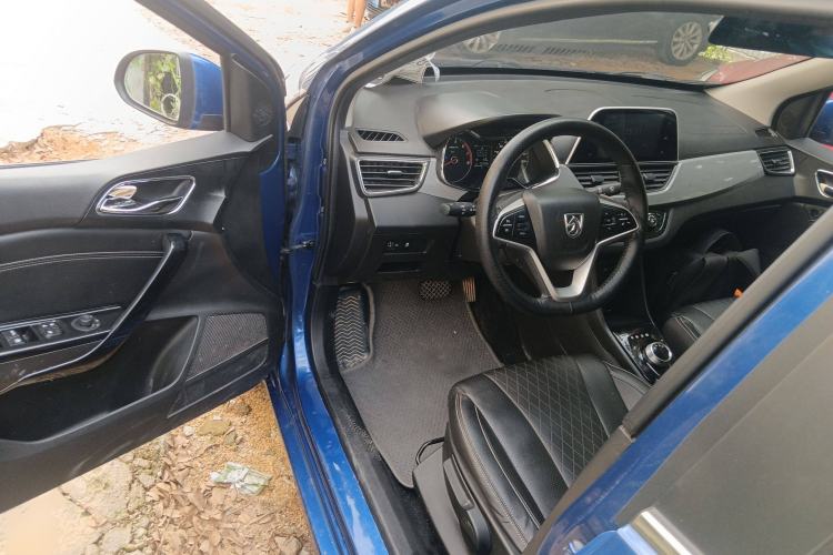 Used Baojun 310W 2018 1.5L Automatic Luxury Version China V Driver Seat