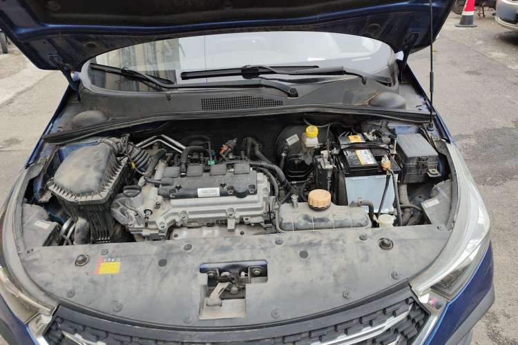 Used Baojun 310W 2018 1.5L Automatic Fashion Version China V Emission Standard Engine Bay