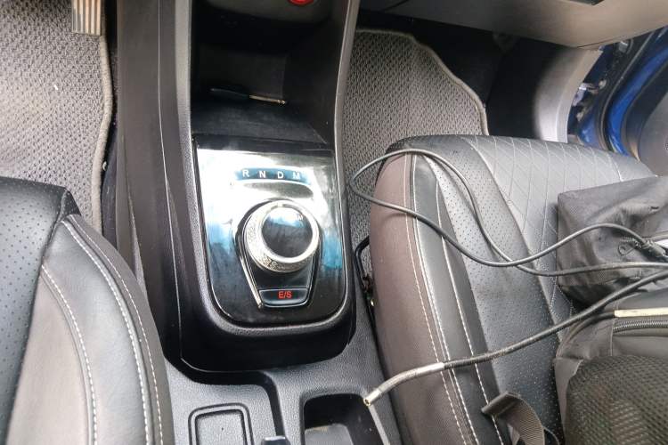 Used Baojun 310W 2018 1.5L Automatic Luxury Version China V Gear Lever