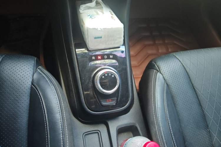 Used Baojun 310W 2018 1.5L Automatic Luxury Version China V Gear Lever