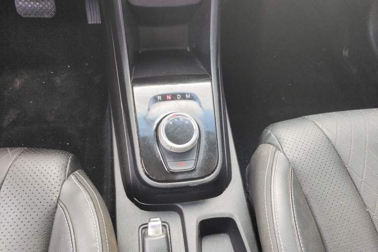 Used Baojun 310W 2018 1.5L Automatic Luxury Version China V Gear Lever