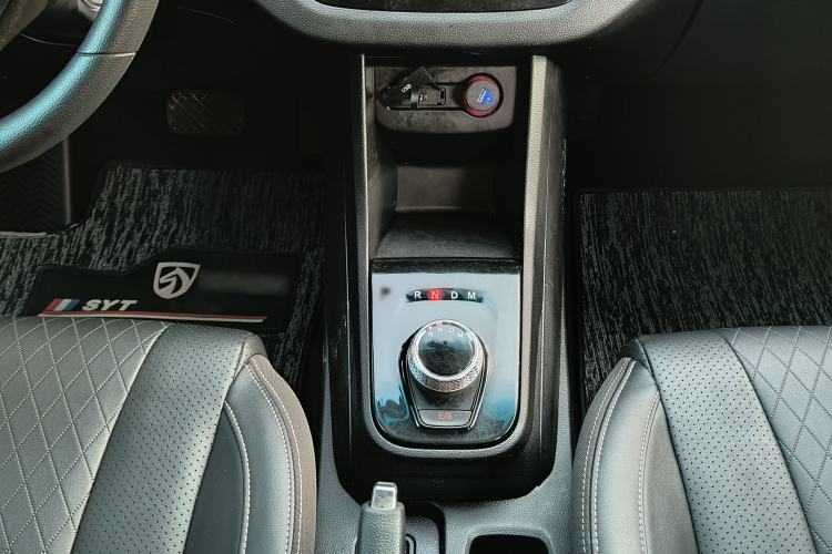 Used Baojun 310W 2018 1.5L Automatic Fashion Edition China VI Gear Lever