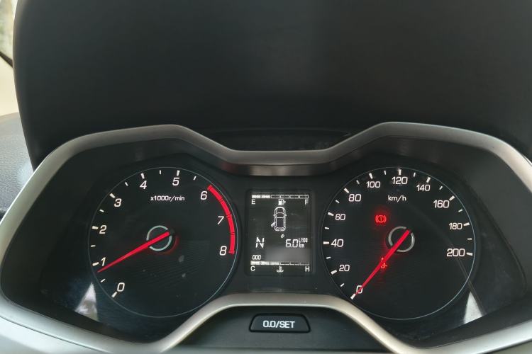 Used Baojun 310W 2018 1.5L Automatic Fashion Edition China VI Interior 10