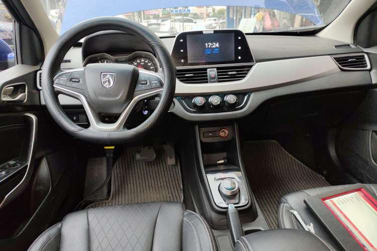 Used Baojun 310W 2018 1.5L Automatic Fashion Version China V Emission Standard Interior 2