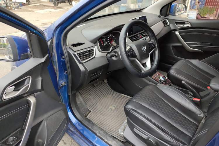 Used Baojun 310W 2018 1.5L Automatic Fashion Version China V Emission Standard Interior 3