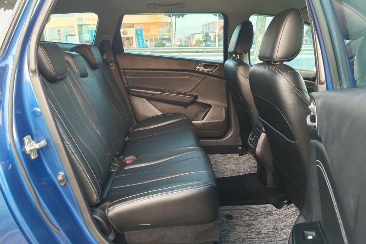 Used Baojun 310W 2018 1.5L Automatic Fashion Edition China VI Interior 3