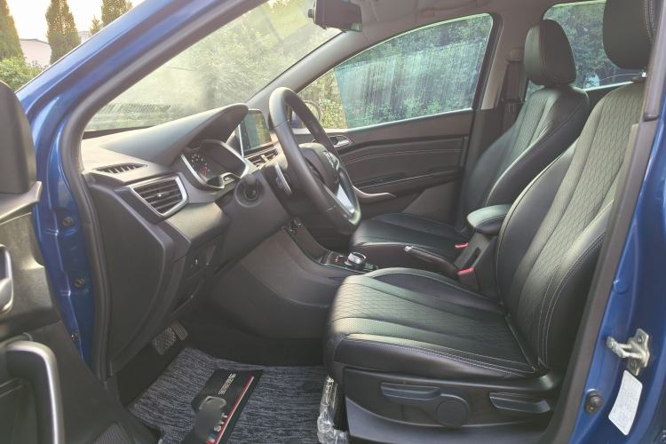 Used Baojun 310W 2018 1.5L Automatic Fashion Edition China VI Interior 4