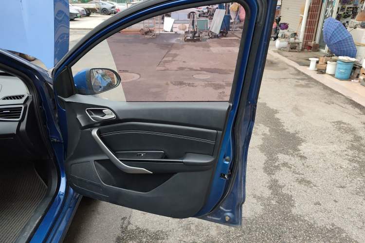 Used Baojun 310W 2018 1.5L Automatic Fashion Version China V Emission Standard Interior 5