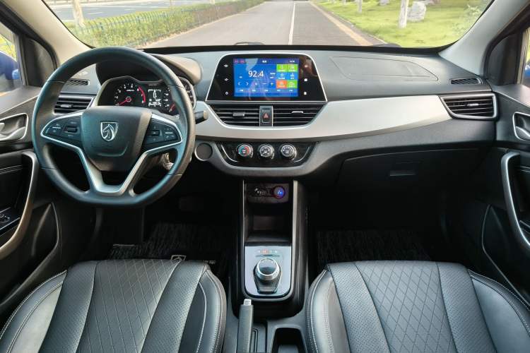 Used Baojun 310W 2018 1.5L Automatic Fashion Edition China VI Interior 8