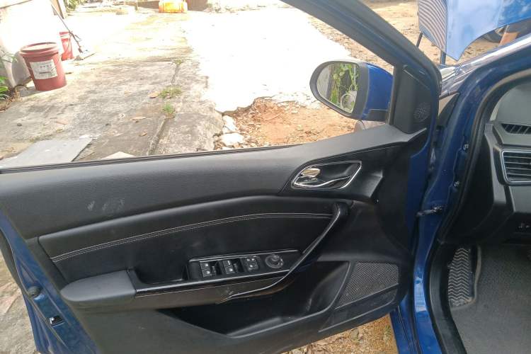 Used Baojun 310W 2018 1.5L Automatic Luxury Version China V Left Front Door Interior