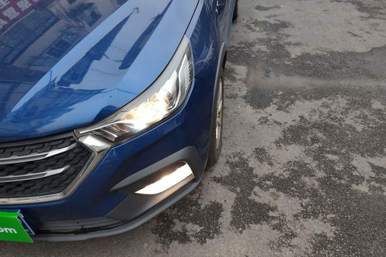 Used Baojun 310W 2018 1.5L Automatic Fashion Version China V Emission Standard Left Front Headlight