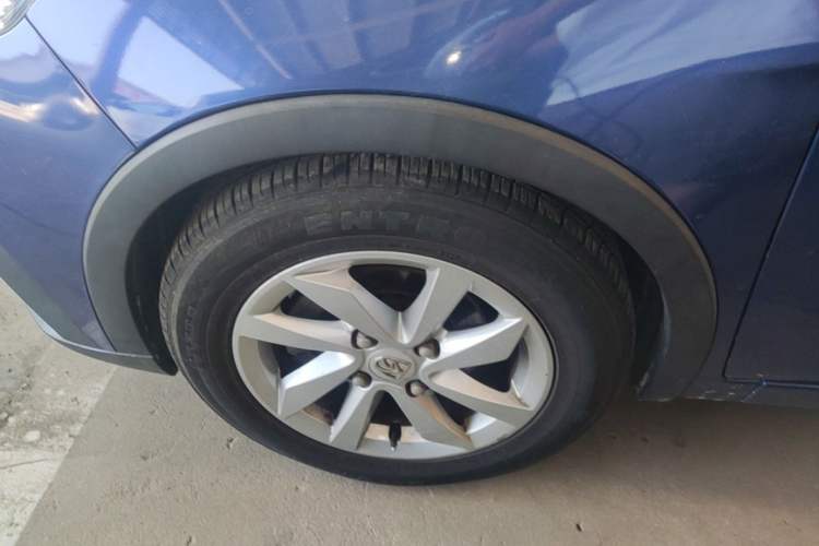 Used Baojun 310W 2018 1.5L Automatic Fashion Version China V Emission Standard Left Front Wheel Hub