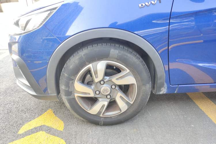 Used Baojun 310W 2018 1.5L Automatic Luxury Version China V Left Front Wheel Hub