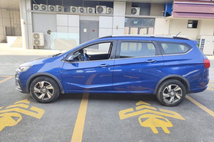 Used Baojun 310W 2018 1.5L Automatic Luxury Version China V Left Side