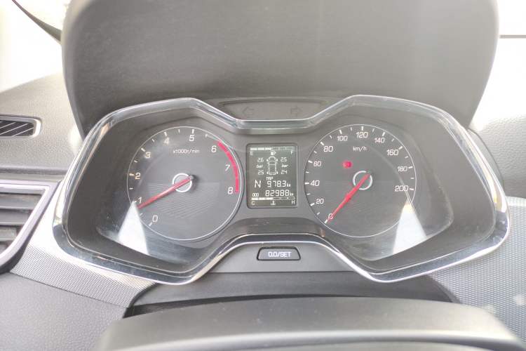 Used Baojun 310W 2018 1.5L Automatic Luxury Version China V Odometer Close Up