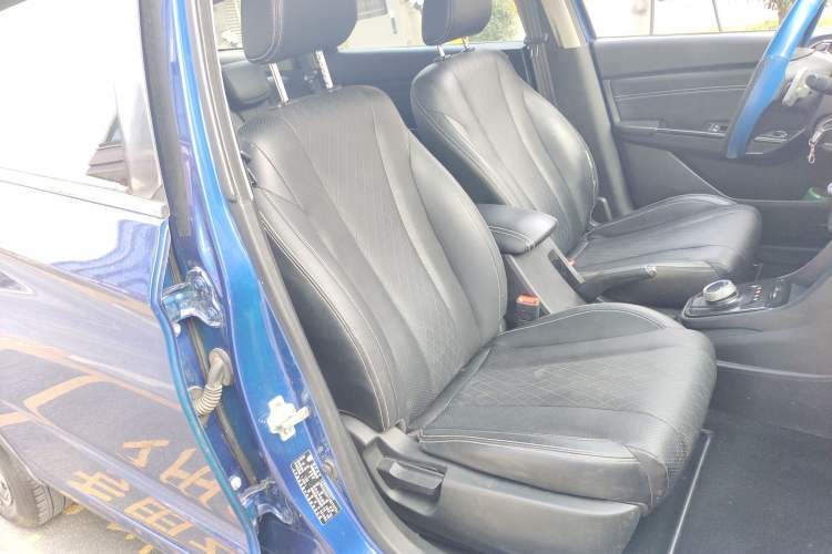 Used Baojun 310W 2018 1.5L Automatic Luxury Version China V Right Front Seat