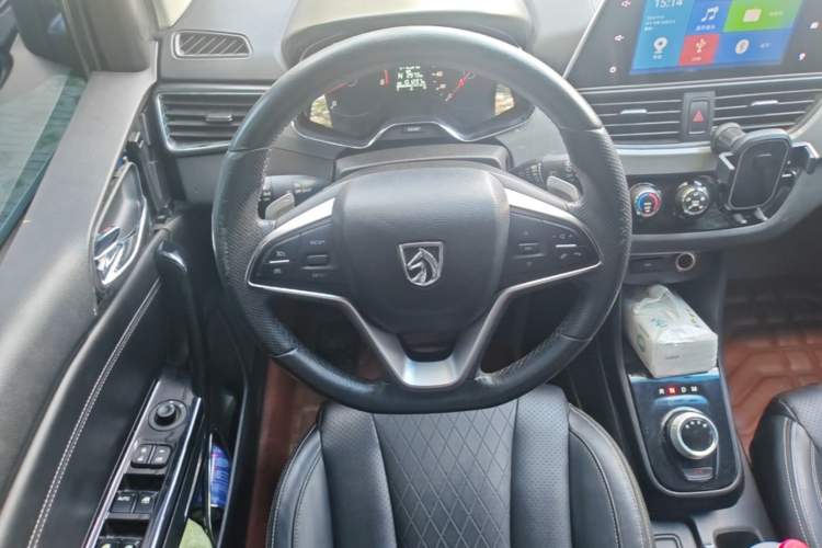 Used Baojun 310W 2018 1.5L Automatic Luxury Version China V Steering Wheel