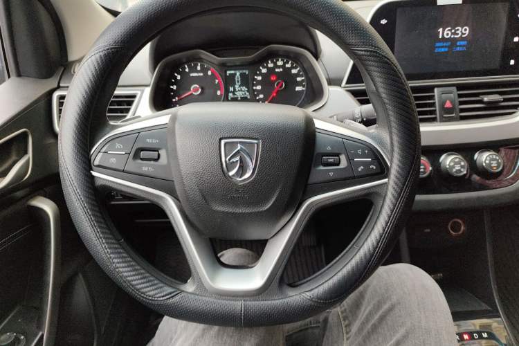 Used Baojun 310W 2018 1.5L Automatic Fashion Version China V Emission Standard Steering Wheel