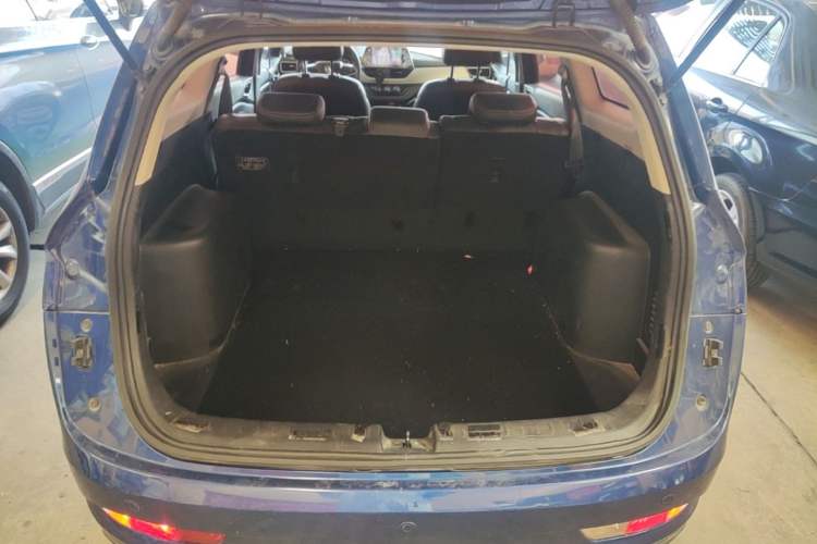 Used Baojun 310W 2018 1.5L Automatic Fashion Version China V Emission Standard Trunk