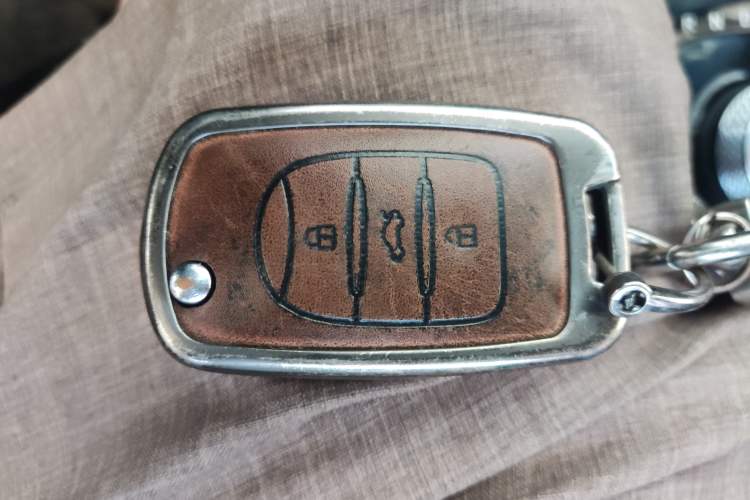Used Baojun 310W 2018 1.5L Automatic Fashion Version China V Emission Standard Vehicle Key