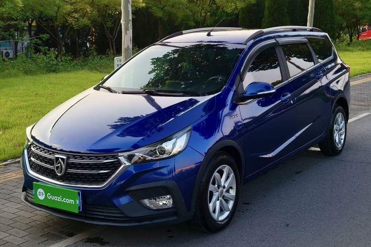 Used Baojun 310W 2018 1.5L Automatic Fashion Edition China VI Guazi used car, China used car export, Used car for sale, Used cars, Cheapest cars for sale