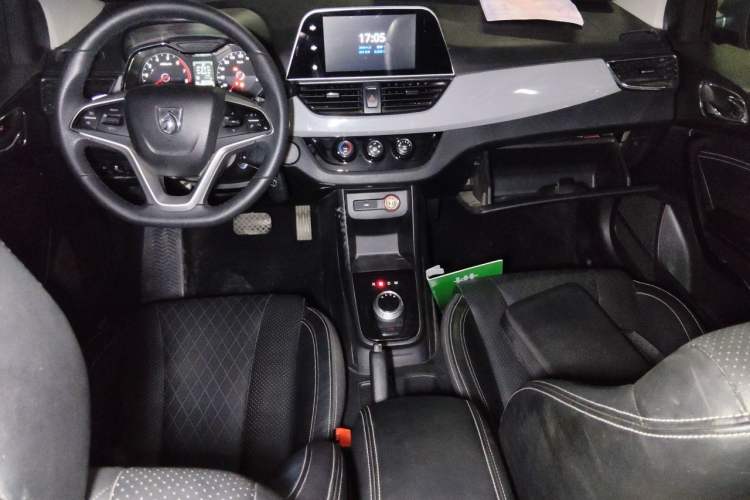 Used Baojun 310W 2018 1.5L Automatic Luxury Version China VI Emission Standard Center Console